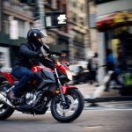Las motos comienzan a ganarle la batalla a los cocohes en el centro de las ciudades