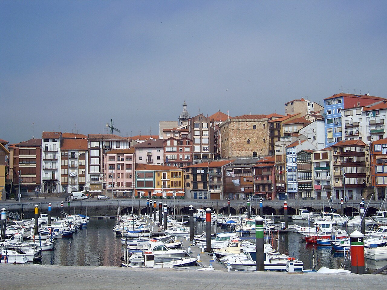 El puerto de Bermeo, junto a Mundaka