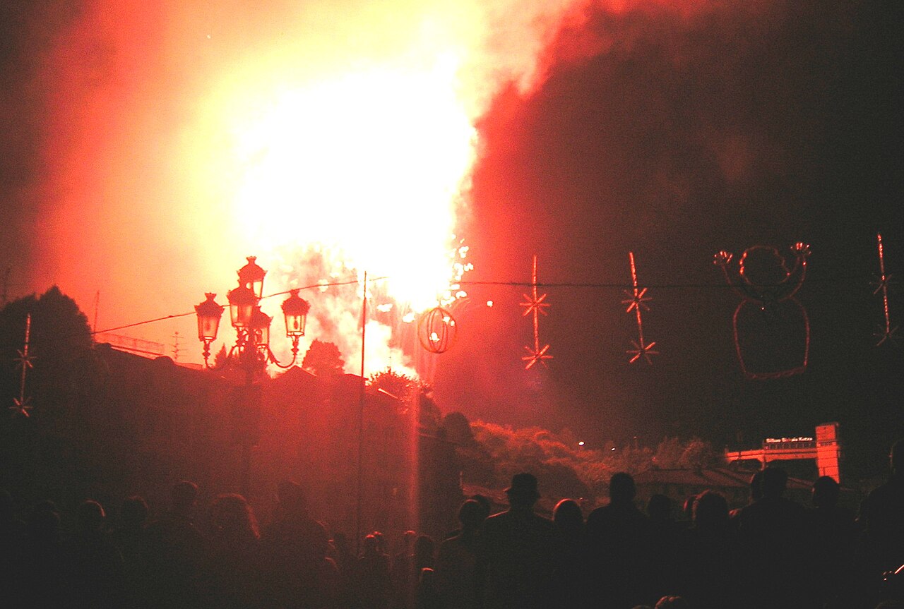Fuegos artificiales sobre Bilbao durante la Aste Nagusia