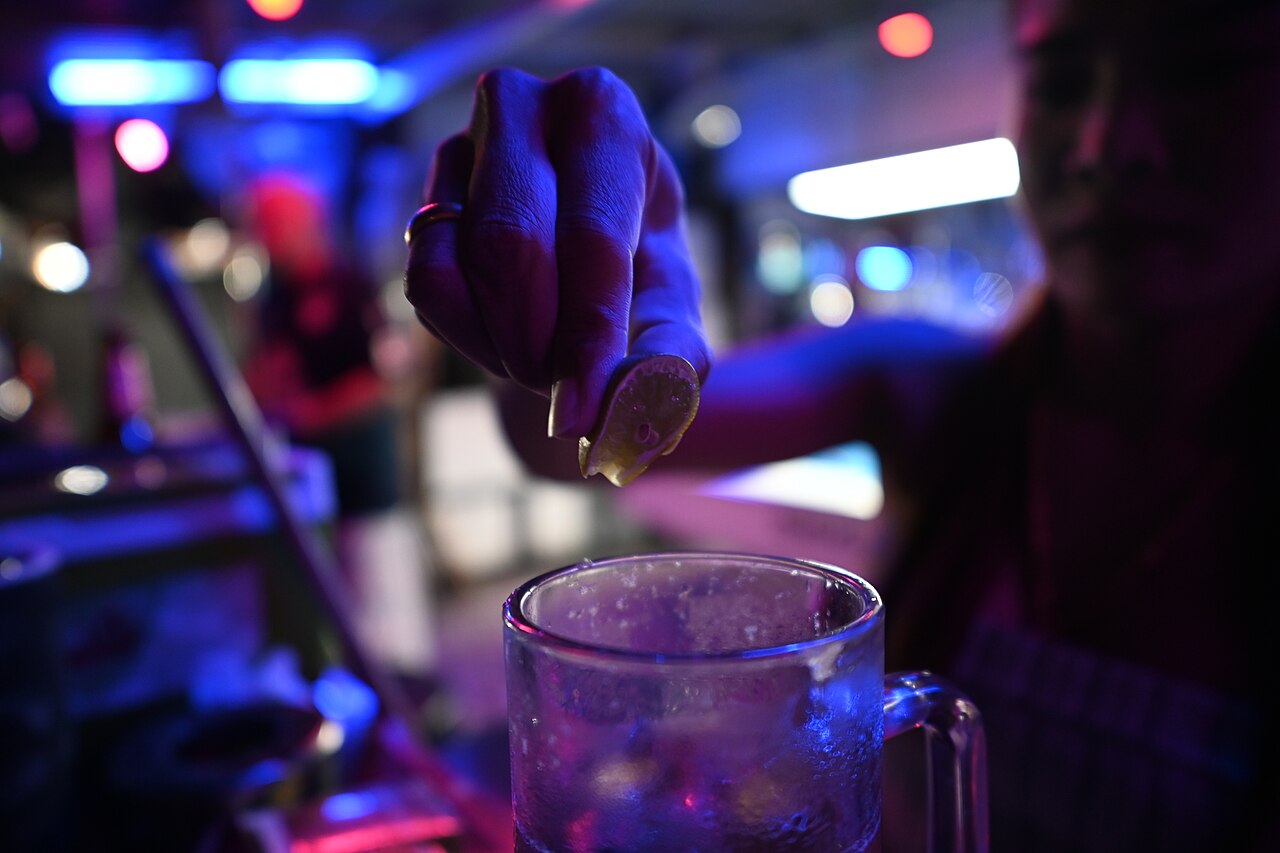 Ambiente de discoteca con luces