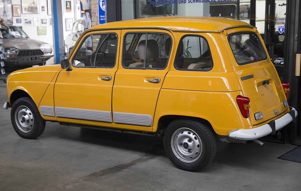 Parte trasera de un Renault 4 con su portón