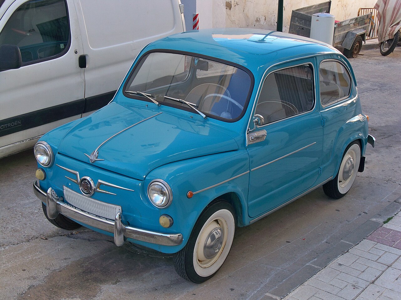 Dos versiones distintas del SEAT 600