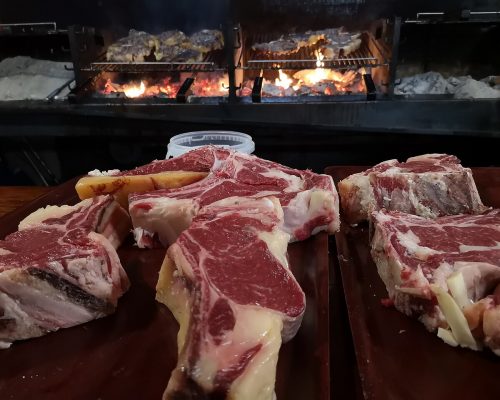 Sagardotegi: el ritual del txotx y las sidrerías vascas que enamoran cada invierno