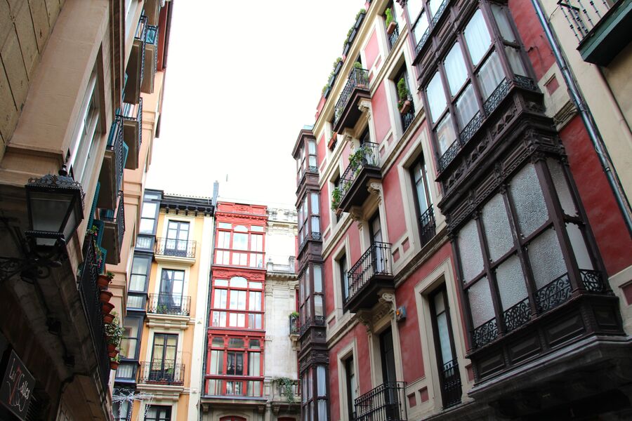 Casco Viejo de Bilbao junto a la ría