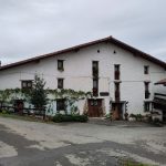 El baserri: cómo el caserío vasco explica siglos de vida rural en un solo edificio