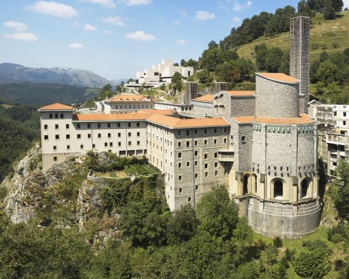 Santuario de Arantzazu: el edificio que enfrentó al arte vasco con la Iglesia
