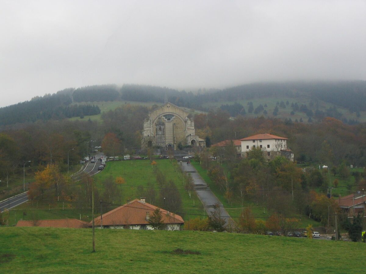 Santuario de Urkiola en el puerto de montaña