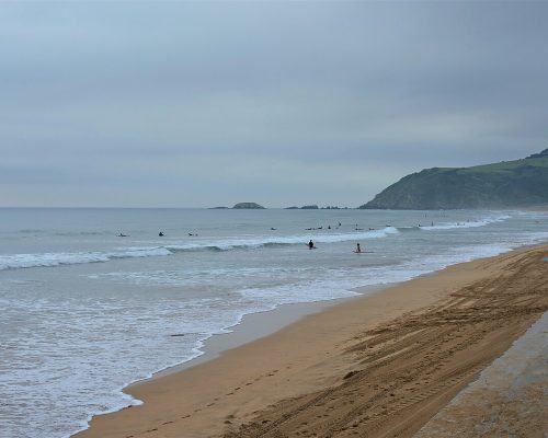 Zarautz: la playa más larga de Gipuzkoa y la capital vasca del surf