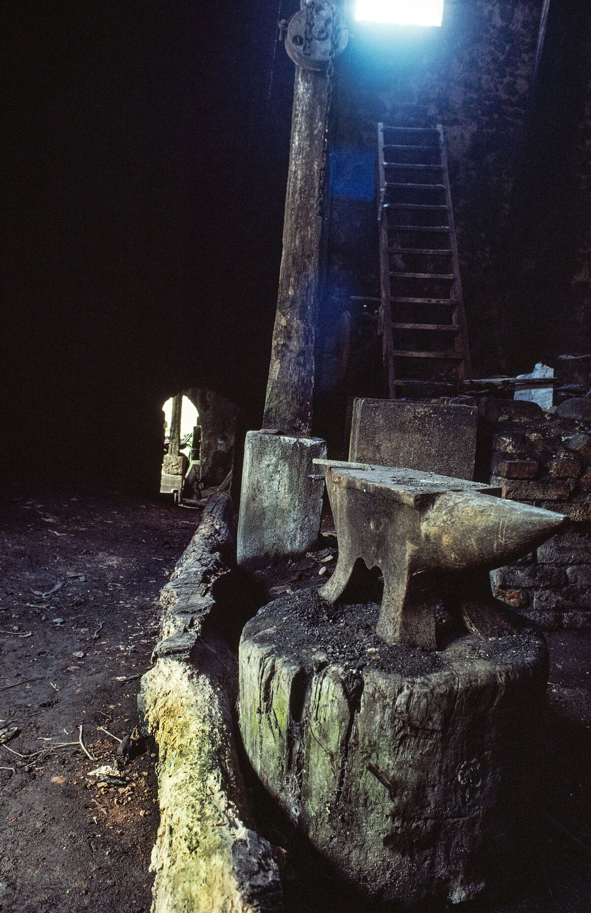 Interior de la ferrería de El Pobal, en Muskiz