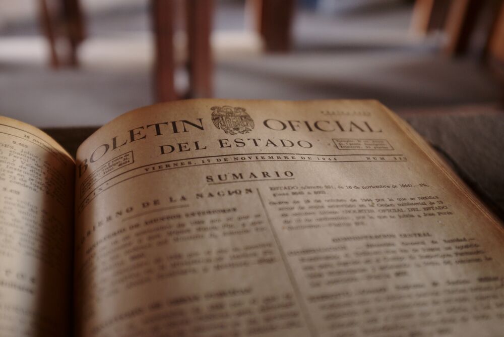 Tomo encuadernado del Boletín Oficial del Estado abierto por el sumario