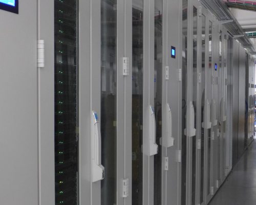 Derecho de acceso a tus datos personales: cómo pedirlos y qué te tienen que dar