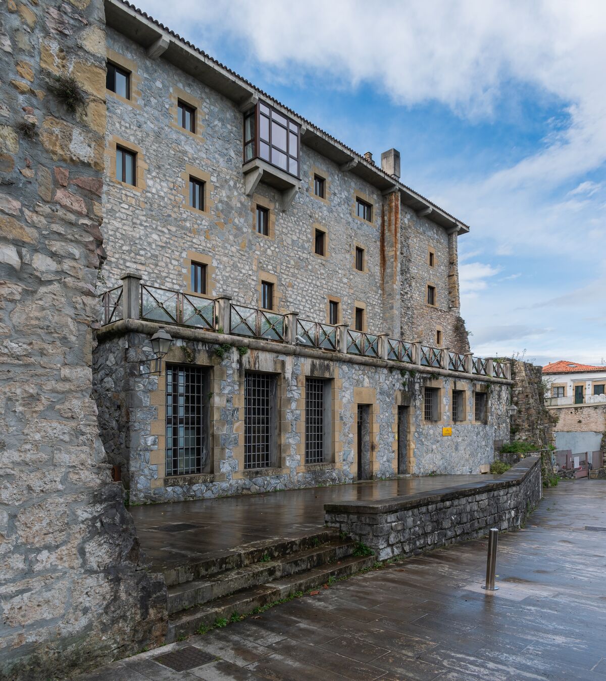 Castillo de Carlos V en la plaza de Armas de Hondarribia